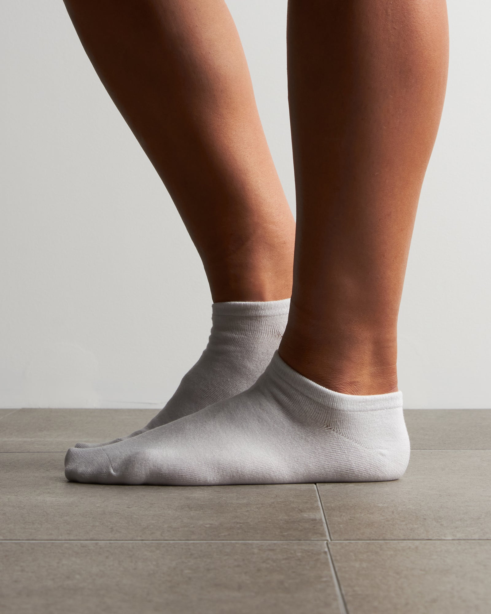 UNISEX WHITE BAMBOO ANKLE SOCKS M/L